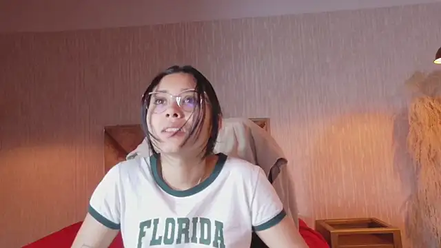 Snapshot of adaira31 chatting on 06-25-26, 01:48 adaira31 online show from 06-25-26, 01:48