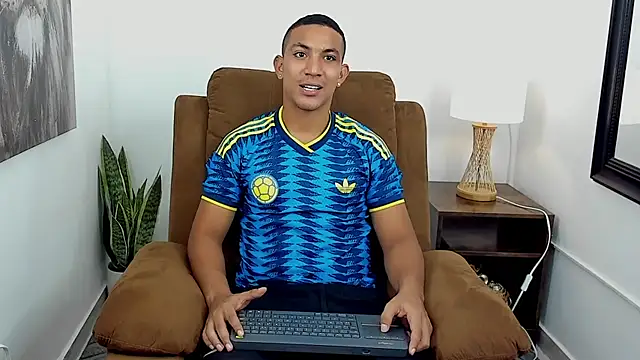 Snapshot of Chirs_Arthus chatting on 07-16-26, 12:38 Chirs Arthus online show from 07-16-26, 12:38