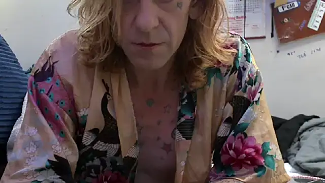 Snapshot of VanillaSnowcones chatting on 07-16-26, 02:45 VanillaSnowcones online show from 07-16-26, 02:45