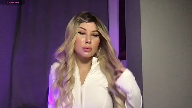 Snapshot of Lili_Weiss chatting on 06-03-26, 06:13 Lili Weiss online show from 06-03-26, 06:13