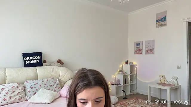 CuteNessy online show from 06-04-26, 09:37
