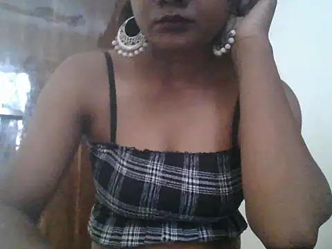 Snapshot of naromi_3563 chatting on 06-12-26, 10:47 naromi 3563 online show from 06-12-26, 10:47