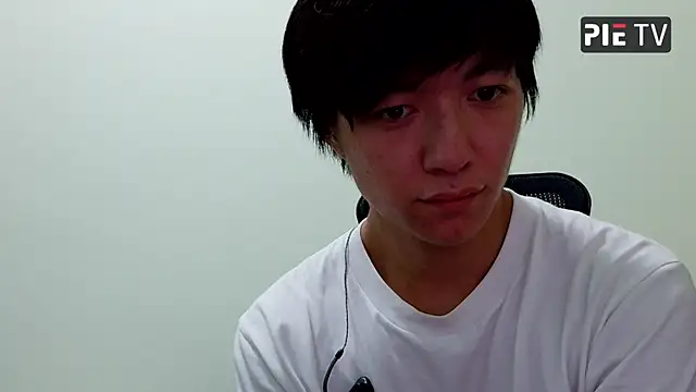 Snapshot of pie-001 chatting on 05-27-26, 02:03 pie-001 online show from 05-27-26, 02:03