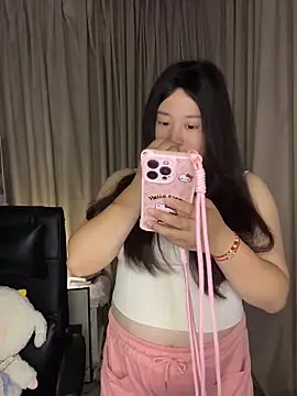 Snapshot of Luckysisi-s chatting on 05-26-26, 11:28 Luckysisi-s online show from 05-26-26, 11:28