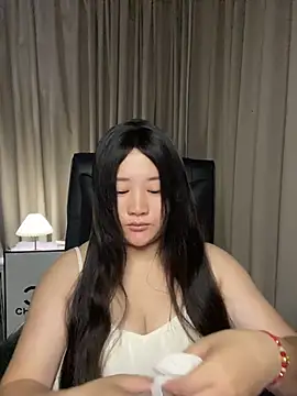 Snapshot of Luckysisi-s chatting on 05-31-26, 01:51 Luckysisi-s online show from 05-31-26, 01:51