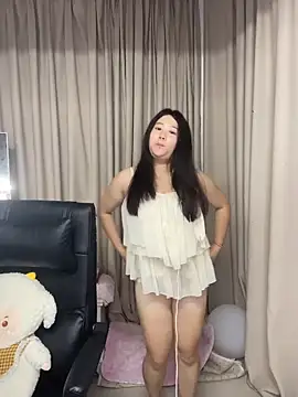Snapshot of Luckysisi-s chatting on 06-18-26, 12:31 Luckysisi-s online show from 06-18-26, 12:31