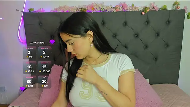 Snapshot of Zoe_Queens chatting on 07-15-26, 12:10 Zoe Queens online show from 07-15-26, 12:10