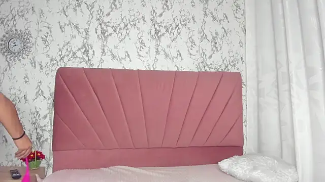 Mia Belmonte online show from 07-15-26, 08:03