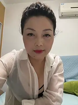 Luckylilyss online show from 06-18-26, 09:47