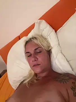 Snapshot of Sofia_beee chatting on 07-14-26, 11:38 Sofia beee online show from 07-14-26, 11:38