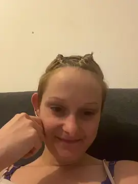 Snapshot of Quenn667 chatting on 07-15-26, 10:15 Quenn667 online show from 07-15-26, 10:15