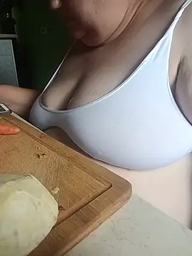 Snapshot of bufnita5 chatting on 06-24-26, 04:17 bufnita5 online show from 06-24-26, 04:17