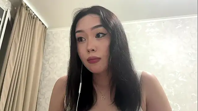 Snapshot of LilowNax chatting on 05-27-26, 08:39 LilowNax online show from 05-27-26, 08:39