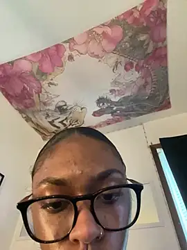 Snapshot of LolaLooney chatting on 06-11-26, 04:16 LolaLooney online show from 06-11-26, 04:16