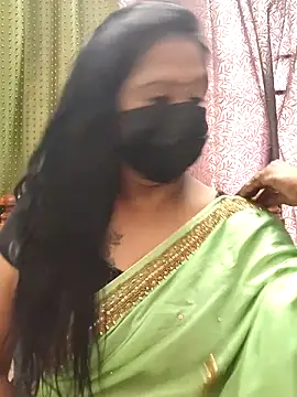 Snapshot of Meera_mia chatting on 06-06-26, 09:25 Meera mia online show from 06-06-26, 09:25