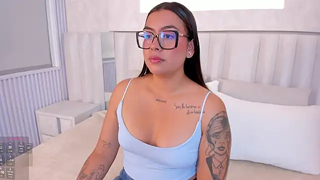 Snapshot of barbara_luxx chatting on 05-29-26, 01:42 barbara luxx online show from 05-29-26, 01:42