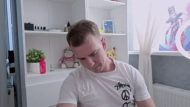 Max Kunn online show from 06-18-26, 04:57