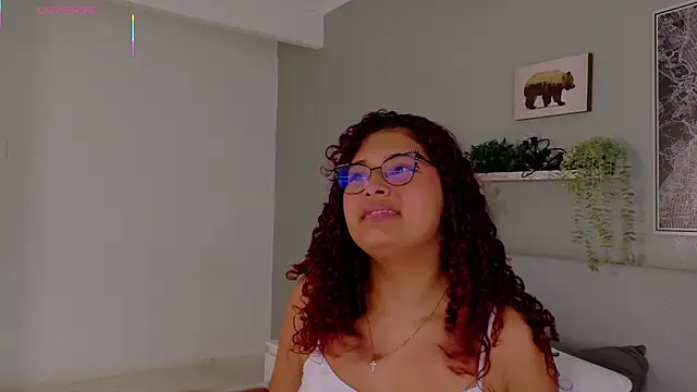 AmeliaLaurent  online show from 06-05-26, 07:30