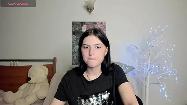 Snapshot of Kira_Devi chatting on 05-27-26, 07:11 Kira Devi online show from 05-27-26, 07:11