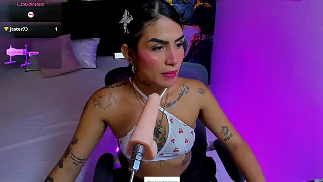 Snapshot of Alanna_Wild chatting on 06-27-26, 06:46 Alanna Wild online show from 06-27-26, 06:46