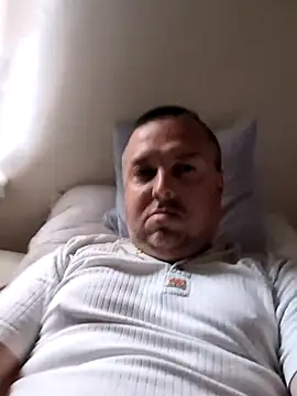 Snapshot of krzyszto1986 chatting on 06-12-26, 03:16 krzyszto1986 online show from 06-12-26, 03:16