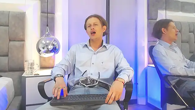 Snapshot of AnthonyStone_ chatting on 05-30-26, 07:00 AnthonyStone online show from 05-30-26, 07:00