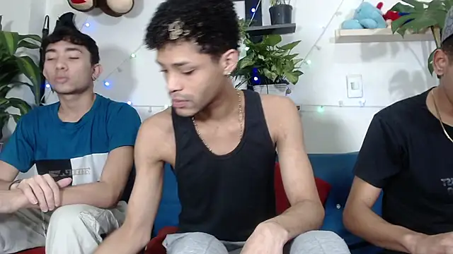 Snapshot of STRANGER_BOYS chatting on 05-26-26, 10:28 STRANGER BOYS online show from 05-26-26, 10:28