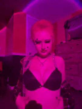 Snapshot of whimsicallylusty chatting on 06-01-26, 01:35 whimsicallylusty online show from 06-01-26, 01:35