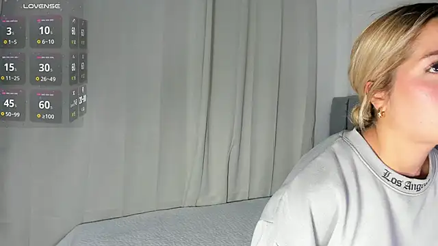 Snapshot of rossedaw_ chatting on 06-16-26, 05:26 rossedaw online show from 06-16-26, 05:26