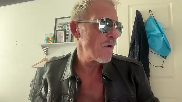 NottsLeather online show from 07-11-26, 04:43