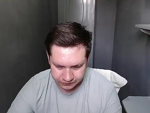 Snapshot of Max_Marlyn chatting on 06-18-26, 04:24 Max Marlyn online show from 06-18-26, 04:24