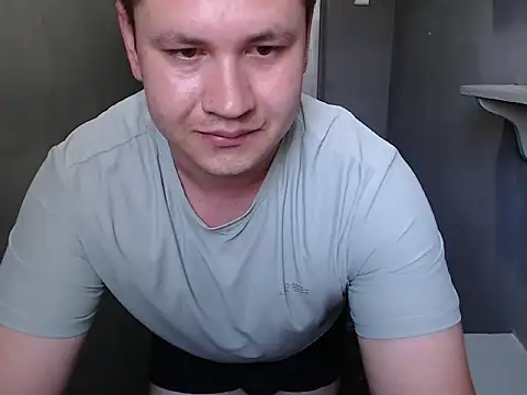 Snapshot of Max_Marlyn chatting on 07-16-26, 04:07 Max Marlyn online show from 07-16-26, 04:07