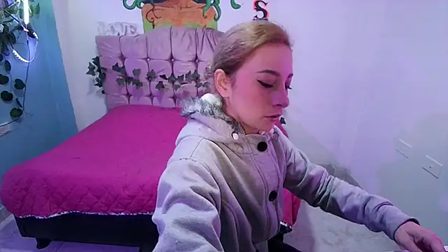 Snapshot of Barbie__sweet chatting on 07-16-26, 12:33 Barbie sweet online show from 07-16-26, 12:33