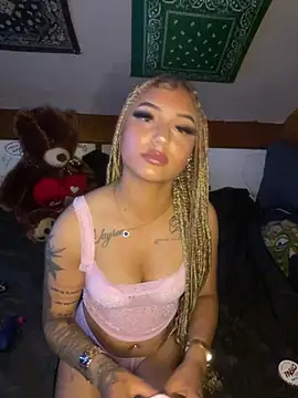 YoungXylena online show from 05-31-26, 07:04