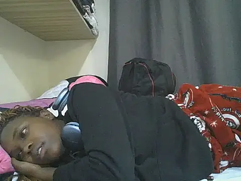 Snapshot of sexylittleprincess1 chatting on 06-11-26, 08:29 sexylittleprincess1 online show from 06-11-26, 08:29