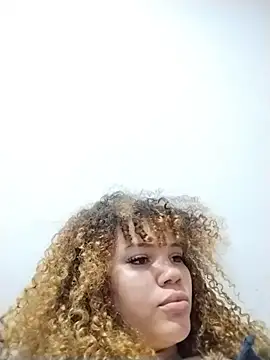Snapshot of RoouseSiren chatting on 07-16-26, 12:05 RoouseSiren online show from 07-16-26, 12:05