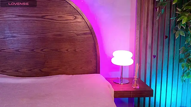Snapshot of jessy_fortune chatting on 06-25-26, 04:00 jessy fortune online show from 06-25-26, 04:00