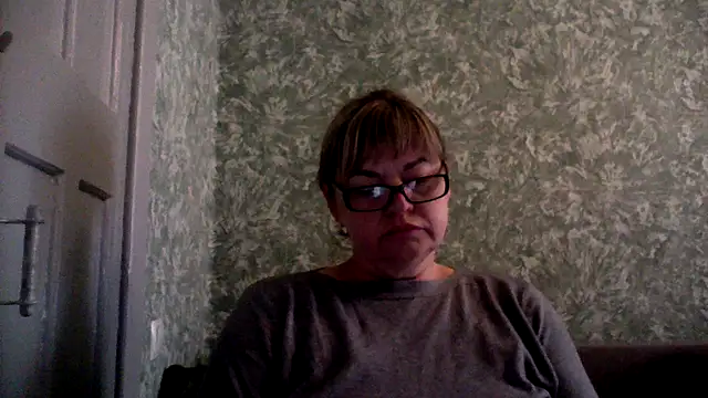 Snapshot of Empress211 chatting on 06-01-26, 05:20 Empress211 online show from 06-01-26, 05:20