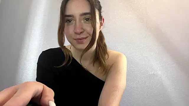 Snapshot of MaisonVirele chatting on 05-30-26, 12:13 MaisonVirele online show from 05-30-26, 12:13