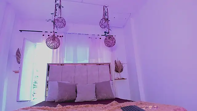 Sarahis Valentina online show from 07-18-26, 12:42