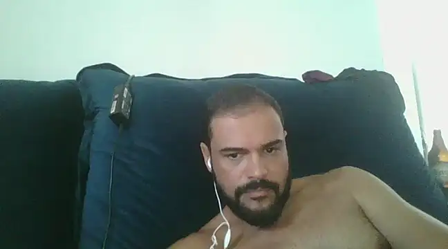 Snapshot of Pistola_faminta chatting on 02-18-25, 01:44 Pistola faminta online show from 02-18-25, 01:44