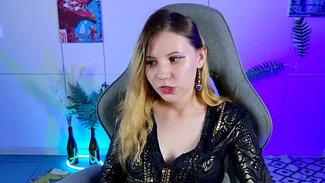 Snapshot of LilitEverly chatting on 06-14-26, 02:35 LilitEverly online show from 06-14-26, 02:35