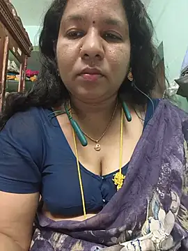 Snapshot of Tamil-kaviya98 chatting on 06-12-26, 05:45 Tamil-kaviya98 online show from 06-12-26, 05:45