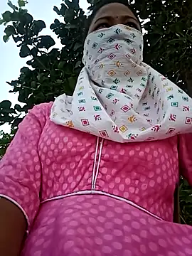 Snapshot of Madhuri-singh88 chatting on 06-16-26, 01:52 Madhuri-singh88 online show from 06-16-26, 01:52