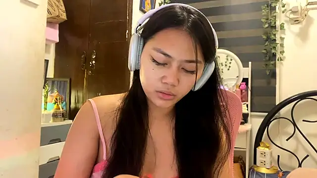Snapshot of CristiLadson chatting on 05-28-26, 10:29 CristiLadson online show from 05-28-26, 10:29