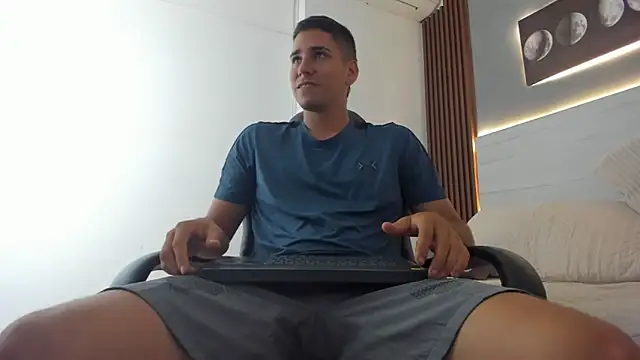 Snapshot of Mauro_boy chatting on 06-11-26, 07:34 Mauro boy online show from 06-11-26, 07:34