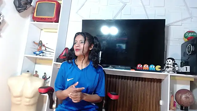 Snapshot of _QueenMarilyn chatting on 06-19-26, 07:17 QueenMarilyn online show from 06-19-26, 07:17