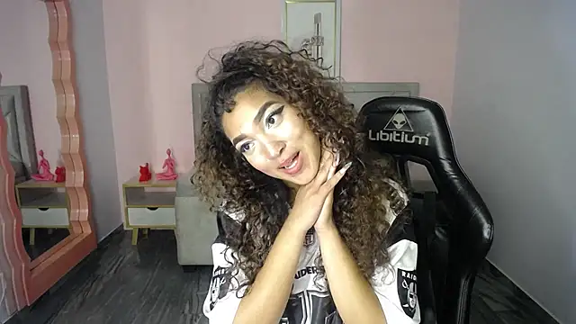 Snapshot of CamilaVixen_ch chatting on 07-01-26, 01:40 CamilaVixen ch online show from 07-01-26, 01:40
