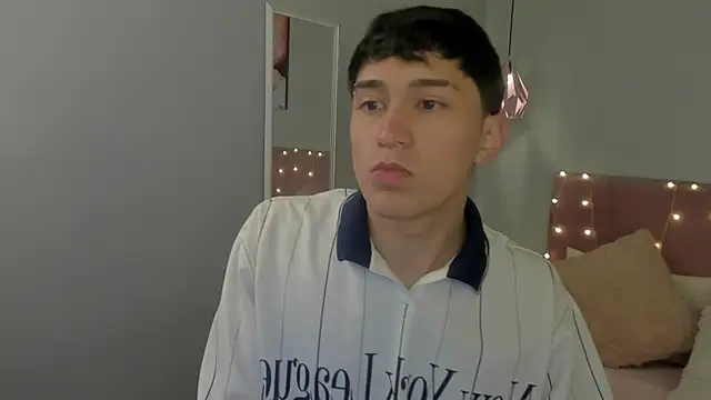 Snapshot of ryan_valentino chatting on 07-10-26, 01:25 ryan valentino online show from 07-10-26, 01:25