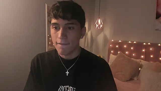 Snapshot of ryan_valentino chatting on 07-17-26, 01:29 ryan valentino online show from 07-17-26, 01:29
